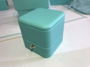 钻戒盒子蒂芙尼
