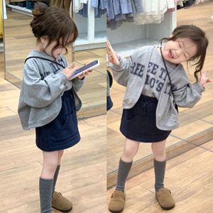 韩国女童休闲套装夏季新款女宝宝时装版字母背心外套半身裙三件套