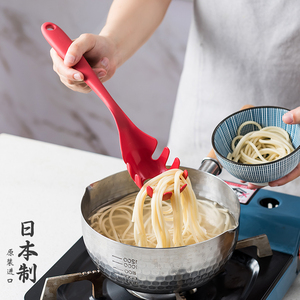 日本进口捞面漏勺厨房捞面条神器家用捞意大利面煮鸡蛋爪勺漏网勺