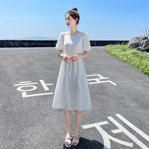 白色连衣裙女夏季2024新款高级感中国风天丝刺绣宽松遮肉显瘦气质