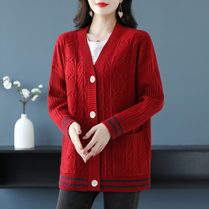 中年妈妈羊毛衫针织开衫女宽松加肥加大码秋冬外搭红色毛衣外套厚