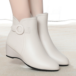 米白色靴子女秋冬季2023新款皮鞋加绒女靴中年妈妈鞋棉鞋坡跟短靴