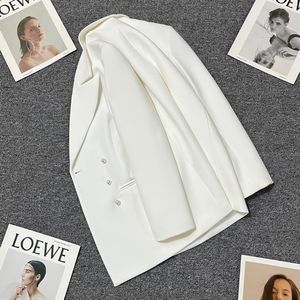 白色西装外套女2024春季新款珍珠扣设计感韩系气质百搭减龄小西服