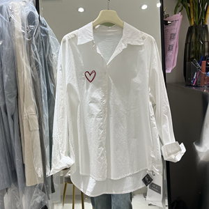 红色爱心刺绣衬衣女长袖2024年春季新款宽松设计感白色衬衫上衣潮