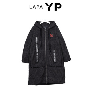 纳帕佳YP2023冬季新品黑色字母织带羽绒服加厚白鸭绒直身型长款女