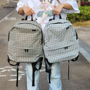 日本三宅双肩包新款大容量男女菱格几何硅胶同款旅行背包书包情侣