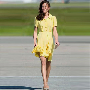 欧洲站23夏新款王妃同款高端气质黄色翻领收腰宽摆连衣裙简约通勤