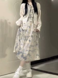 甜美油画碎花系带吊带连衣裙女夏季2023新款两件套宽松中长款裙子