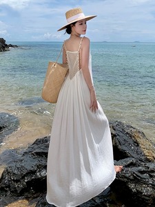宽松显瘦高级感贝壳装饰镂空设计白色吊带连衣裙女度假风沙滩长裙
