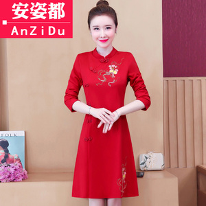 中国风女装复古刺绣长袖旗袍改良版红色连衣裙女秋冬今年流行裙子
