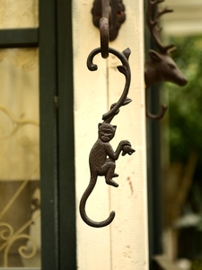长款趣味猴子挂钩特惠动物铸铁装饰 花盆挂钩花园杂货工艺品