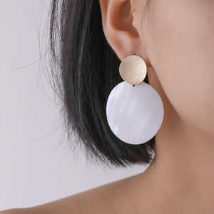 日本原单贝壳圆形耳环简约夸张天然白贝拉丝金属几何耳坠时尚耳饰