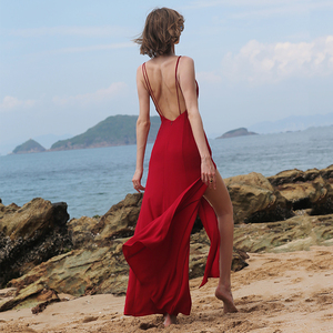 青海茶卡盐湖红裙子拍照超仙沙漠露背连衣裙女飘逸长裙红色沙滩裙