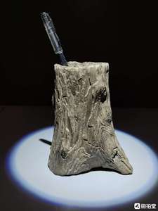 戈壁木化石  笔筒