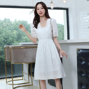 白色纯棉连衣裙女夏季2024新款高级感气质收腰显瘦V领蕾丝长裙子