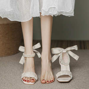 珍珠凉鞋女夏季2024年新款温柔配裙子粗跟仙女风罗马一字带高跟鞋