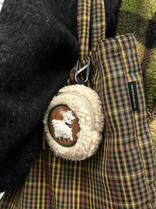 Mirenbu迷人布 小羊耳机包 羊羔毛挂件包 刺绣贴布 情侣百搭装饰