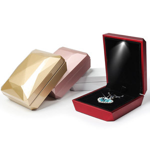 求婚戒指创意带LED灯发光首饰品项链盒子金银钻吊坠包装珠宝收纳
