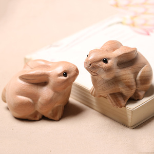 2024年双兔护岁桃木雕刻生肖兔子手把玩件兔狗六合摆件木质兔玉兔