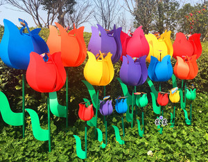 彩色塑料风车批量花朵风车仿真郁金香公园景区布置室外装饰小风车