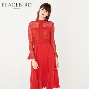 太平鸟夏装新款时尚纯色斯文镂空蕾丝连衣裙，质量超级好飘逸，凉