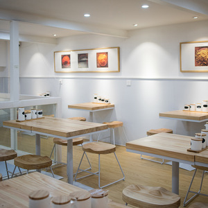 现代简约原木色实木餐桌椅酒吧咖啡厅创意桌子甜品奶茶店休闲桌椅
