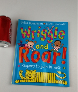 英文绘本原版Wriggle and Roar蠕动和咆哮韵律英语儿童书Julia
