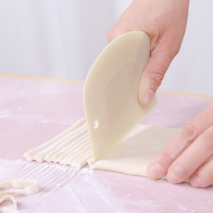 日本进口塑料刮板切面刀蛋糕奶油抹刀馒头饺子揉面团切刀烘焙刮板