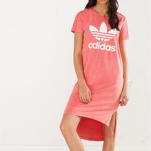 特价adidas/阿迪达斯三叶草女子连衣裙粉色短袖圆领长裙子 CF9972