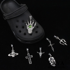 crocs新款洞洞鞋DIY配件欧美复古银色恶魔之眼装饰配件可拆卸鞋扣