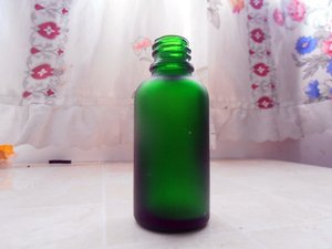 分装瓶空瓶子现货供应喷雾泵滴管瓶盖另选30ml绿色磨砂玻璃精油瓶