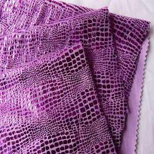 紫色超柔烫金贴膜布料鳄鱼纹亮光玩偶表演服装面料舞台装饰用布