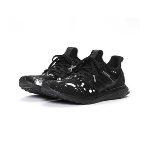 现货 MADNESS x adidas UltraBOOST 联名男女跑步鞋 余文乐 18AW