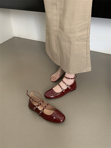 OKLEIBO 甜酷铆钉圆头漆皮红色玛丽珍鞋女韩版配裙子绑带平底单鞋