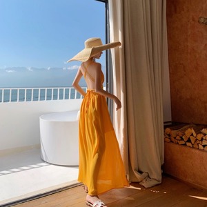 三亚旅游拍照衣服女性感交叉露背吊带连衣裙黄色海边度假沙滩长裙
