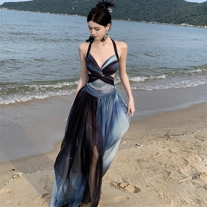法式高级设计感蓝色系海洋度假风印花露背挂脖连衣裙波西米亚长裙
