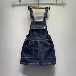 深蓝色休闲减龄大口袋背带连衣裙韩版2024年夏季新款高腰a字短裙