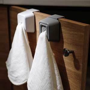 日本免打孔毛巾塞抹布收纳挂架创意磁吸擦手巾置物架厨房柜门挂钩