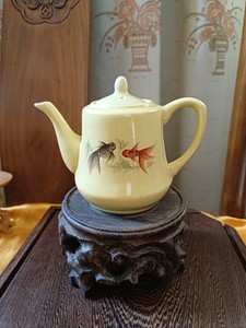 70 80年代陶瓷 黄釉 描金 水草金鱼 旧茶壶 模具半手工 老茶壶