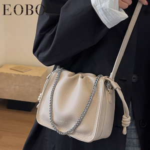香港EOBO高级感真皮包包女2024新款单肩斜挎包小众设计褶皱小方包