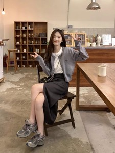 韩系chic套装女春季短款长袖针织开衫中长款开叉半身裙T恤三件套