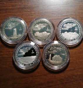 吉尔吉斯斯坦发行1元纪念币，丝绸之路系列，5枚套。发行量仅5000