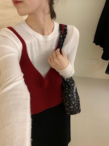 韩国新年吊带红色v领短款针织马甲小背心内搭女早春叠穿打底毛衣