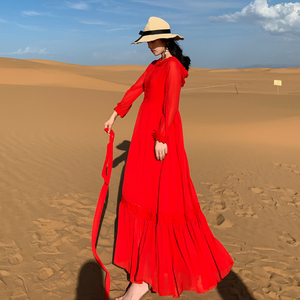 茶卡盐湖旅拍新款红色雪纺连帽长袖大摆连衣裙沙漠度假超仙长裙