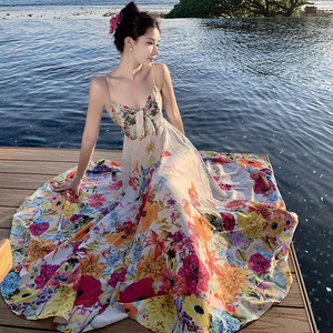 茶歇法式纯欲彩色碎花朵吊带绑带高腰度假连衣裙波西米亚海边长裙