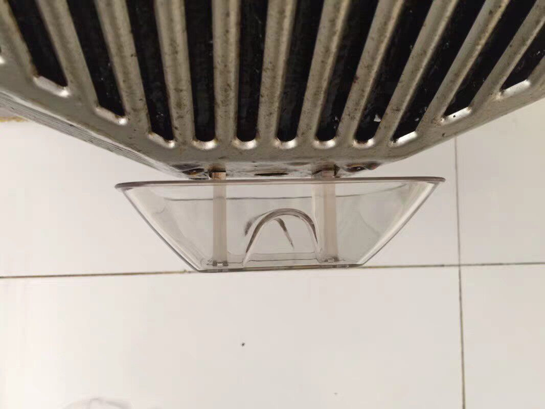 油烟机正中间油盒拆卸方法