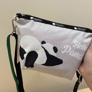 新品熊猫联名系列斜挎饺子包可爱轻便布包斜挎手机包随身女包219