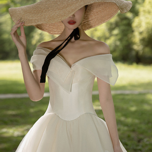 法式轻婚纱2024新款新娘夏季主纱一字肩缎面礼服女显瘦齐地小个子