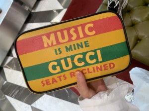 Gucci国内代购男士腰包胸包大容量字母彩色