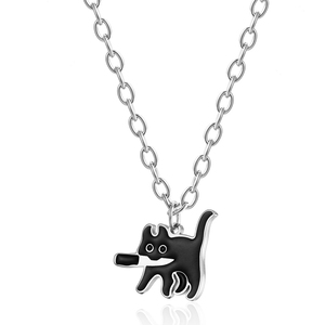 卡通小动物叼着小刀的猫咪钛钢项链可爱小猫吊坠男女不掉色卫衣链
